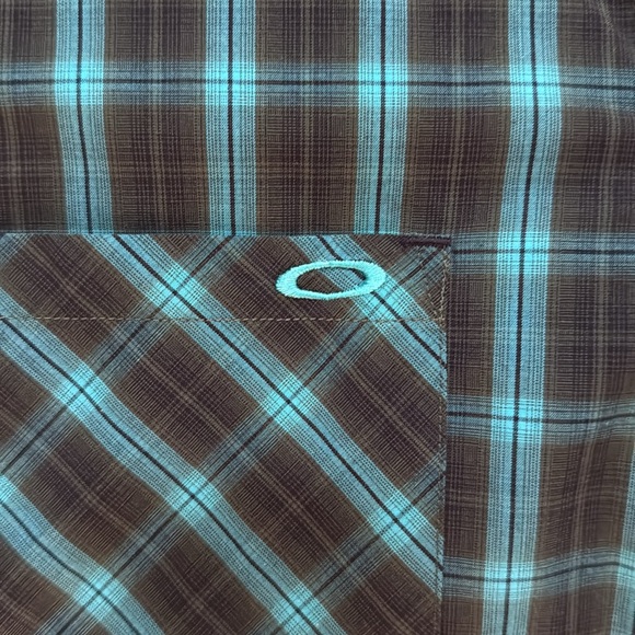 Oakley Short Sleeve Button Down Shirt Men’s XL Green Plaid - Picture 4 of 6